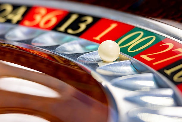 h2h slot mobile app interface showing football markets and live-dealer options